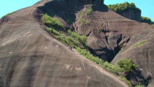 4k航拍湖南郴州市马皇丘大峡谷登山