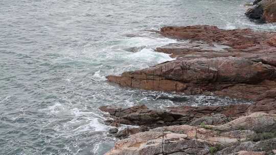 大梅沙礁石风起浪涌