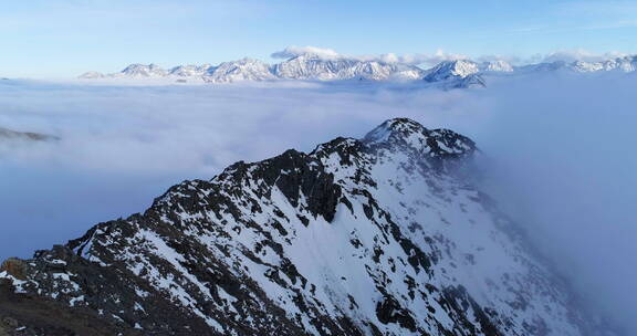 航拍雪山云海川西巴郎山