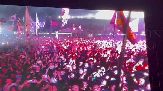 夜晚迷摇滚音乐节大屏幕现场崔健2