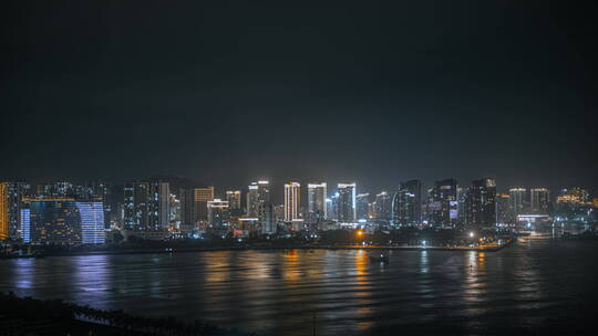 海边建筑夜景