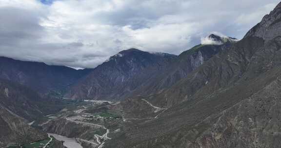 西藏丙察察段雪山风景