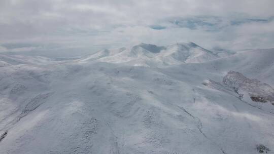 航拍高原雪山三江源巴颜喀拉山视频素材模板下载