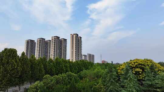 城市天际线楼房居住生态环境河流天空