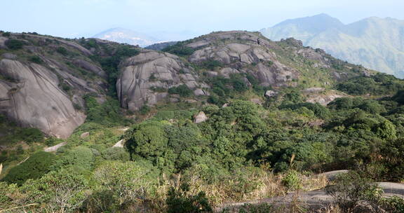 西山岩峰