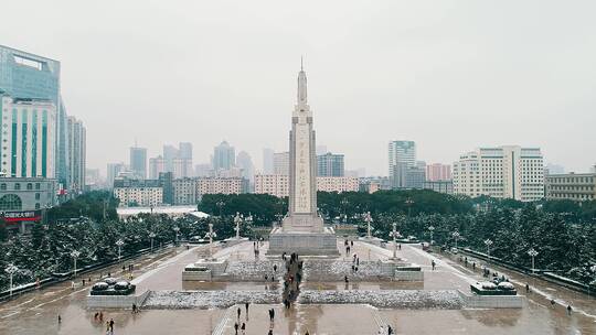 雪天里的八一广场