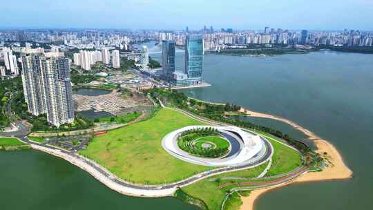 航拍海南海口海甸岛天空之山城市天际线风景