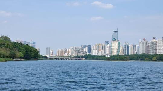 广西南宁南湖公园地王大厦湖景