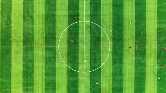 无人机航拍绿茵场足球比赛