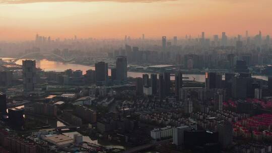 夕阳下上海城市航拍