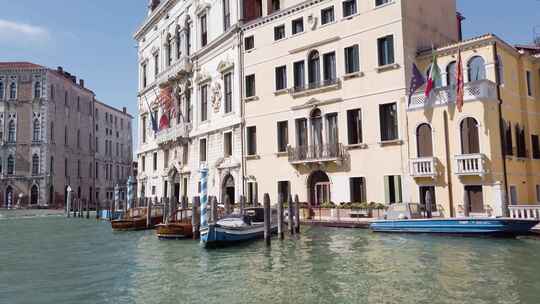 从意大利水上看大运河水上五彩缤纷的威尼斯视频素材模板下载