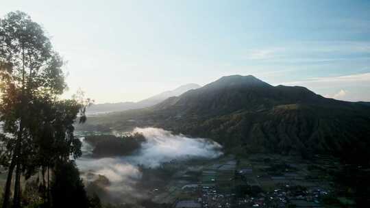 巴厘岛火山梯田椰林航拍