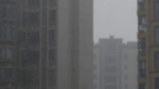 城市高楼大雨视频素材模板下载