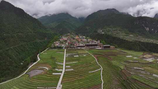 云南丙中洛怒江大峡谷航拍乡村田园风光