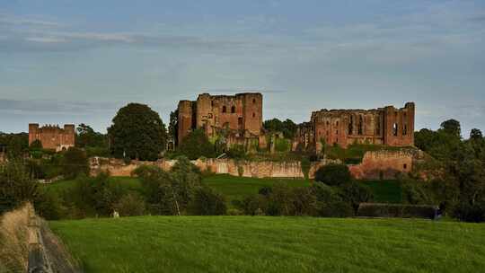 夏日傍晚的Kenilworth城堡时间流逝。英国