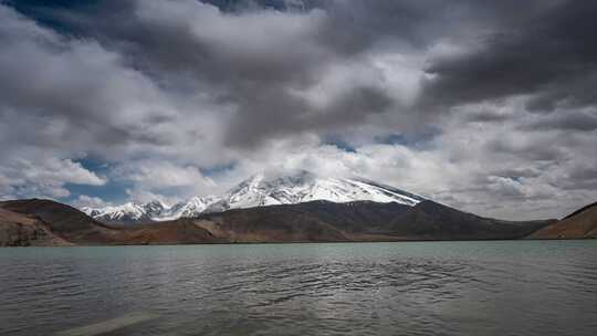 新疆喀什阿克陶塔县白沙湖喀喇昆仑山脉延时视频素材模板下载