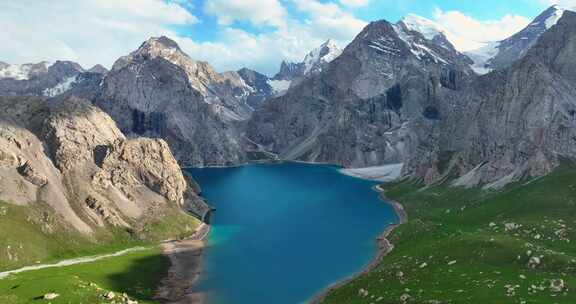 新疆北疆夏季乌孙古道天堂湖高空航拍