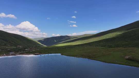 四川莲宝叶则景区山坡草地自然风景航拍