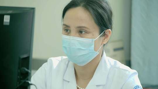 医院医生询问病情