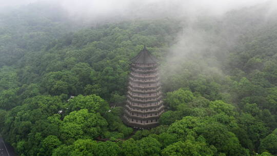 杭州六和塔雨后云雾缭绕