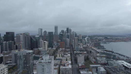 西雅图市区阴天的航拍。