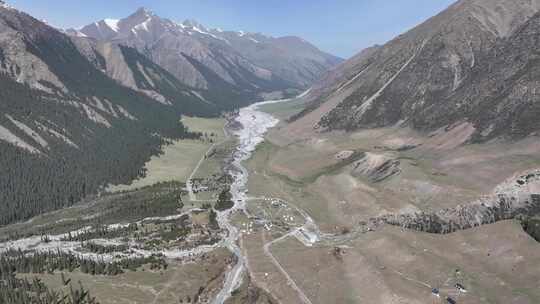 航拍新疆夏塔古道雪山森林草原视频素材模板下载