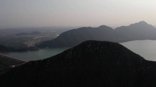 航拍山脉湖面 自然景观 极简