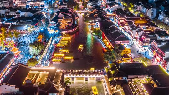 中国江苏南京秦淮河上穿梭游船夜景航拍延时