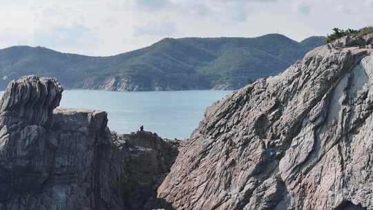 航拍威海市环翠区北环海路猫头山秋季风景