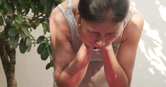 女子洗脸清洁护肤升格