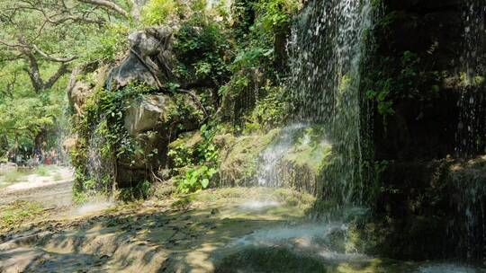 假山流水瀑布泉水小溪高山流水