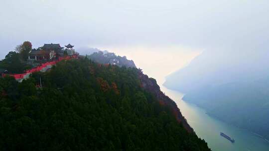 多镜头航拍巫峡红叶