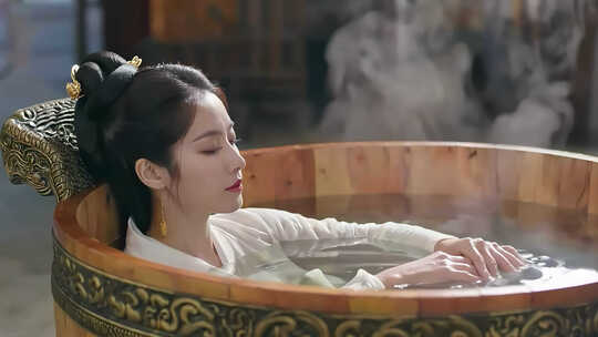 古风女子木桶沐浴