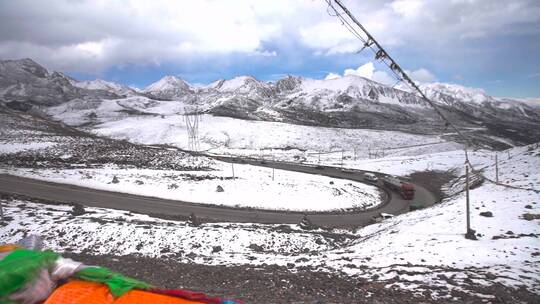 西藏蜿蜒公路