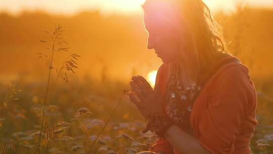 迷人的女人老年波西米亚风格