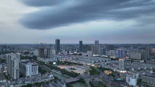 黄昏时分航拍江苏省淮安市城市天际线