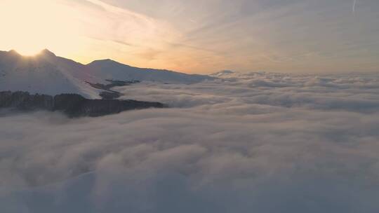 云海航拍日出延时山峰阳光云雾缭绕唯美夕阳