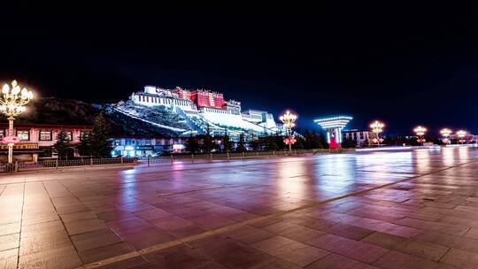 4K拉萨布达拉宫车流夜景延时