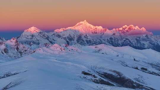 航拍梅里雪山日照金山卡瓦格博