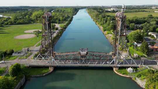 鸟瞰加拿大韦兰运河和桥梁。安大略省的航运路线视频素材模板下载