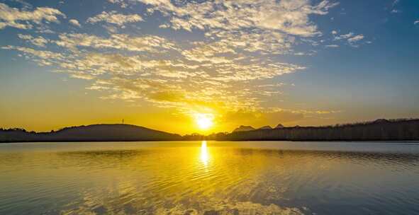 延时贵州贵阳云漫胡红枫湖夕阳倒影素材