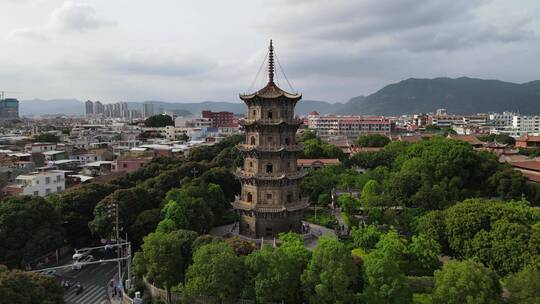 航拍福建泉州古城开元寺古西街钟楼