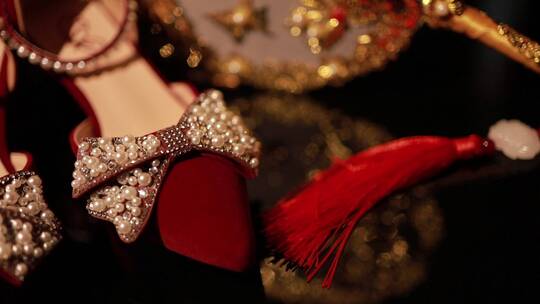 红婚鞋珠宝面和团扇