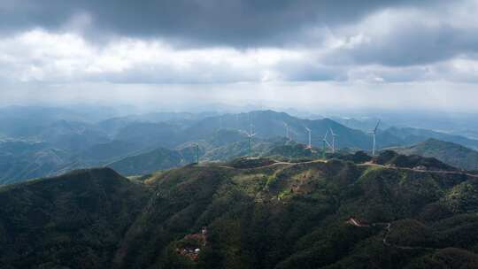 高山上的风电场航拍延时