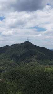 竖版航拍巍峨高山山川蓝天白云怀化