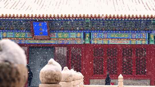 4K升格实拍大雪中北京故宫武英殿建筑
