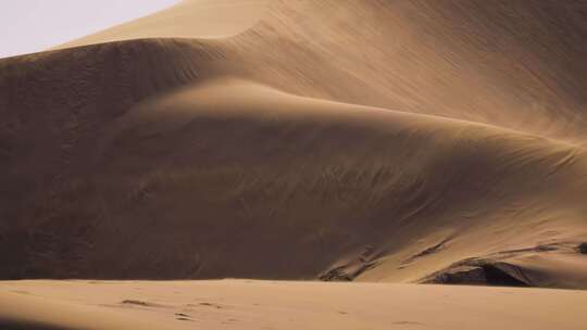 沙丘上的沙子，缓慢的移动_4K视频素材模板下载
