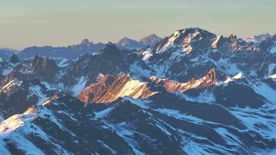 航拍雪山