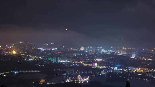 【6K】雨后雨雾缭绕的小城夜景