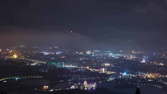 【6K】雨后雨雾缭绕的小城夜景视频素材模板下载